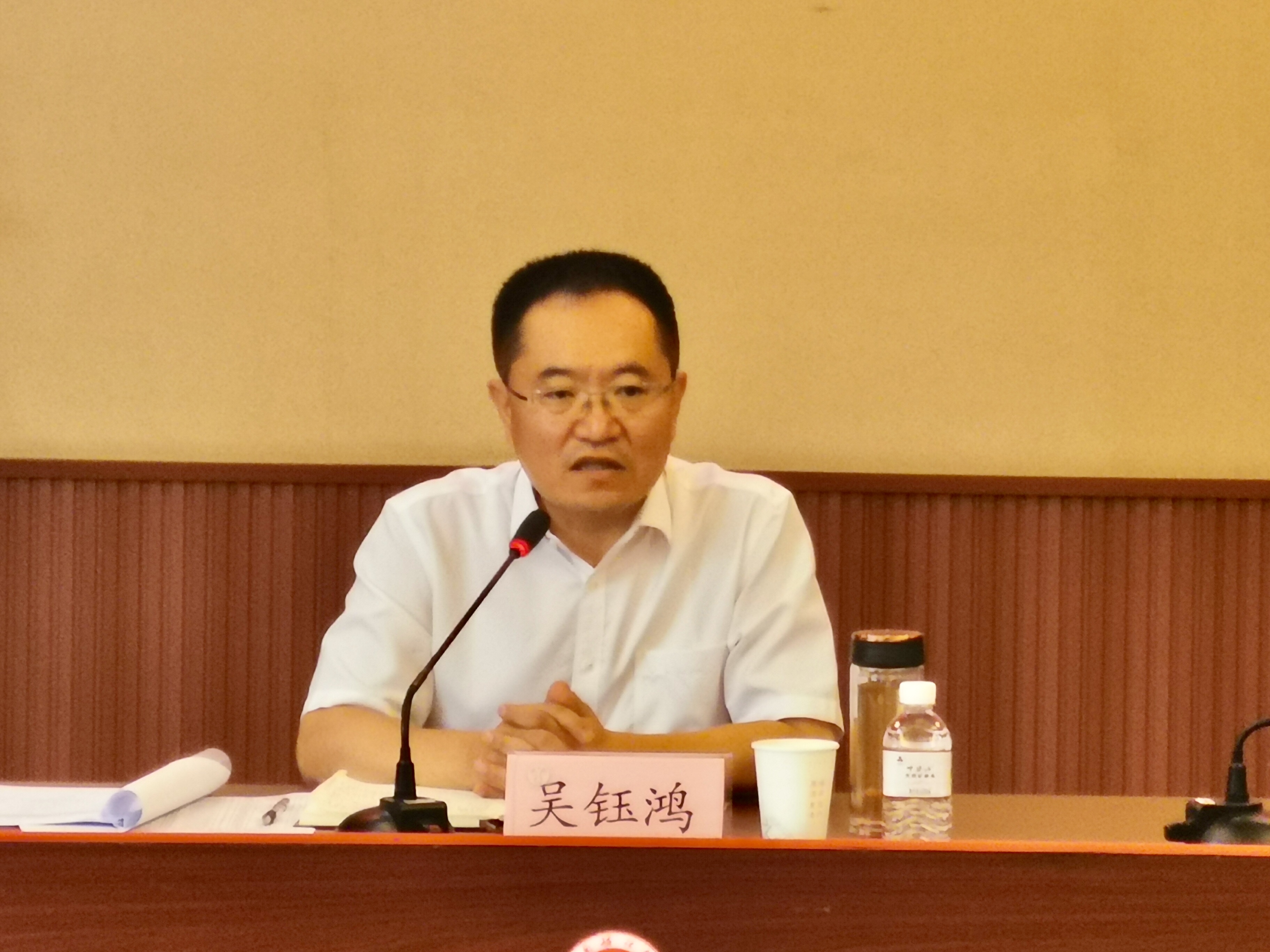 校党委副书记吴钰鸿指出,学校高度重视辅导员队伍建设,重视辅导员素质